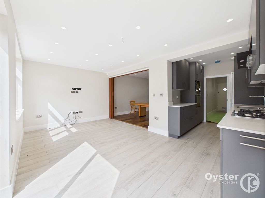 Property photo 3 of 20 Dining Area