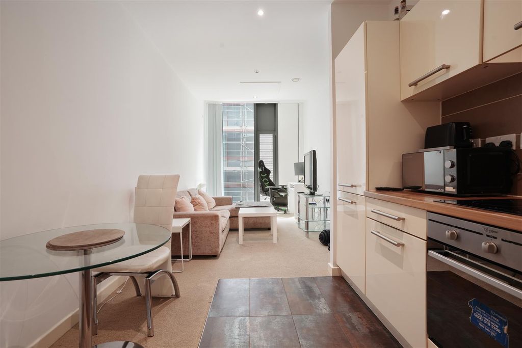 Property photo 3 of 18 Kitchen/Living Room