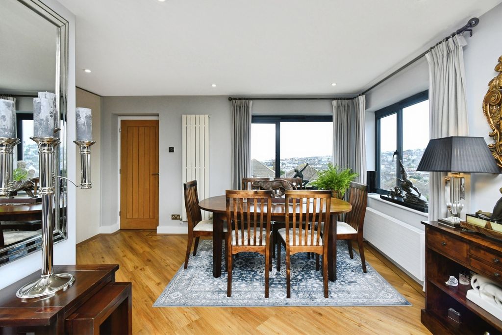 Property photo 3 of 30 Dining Area