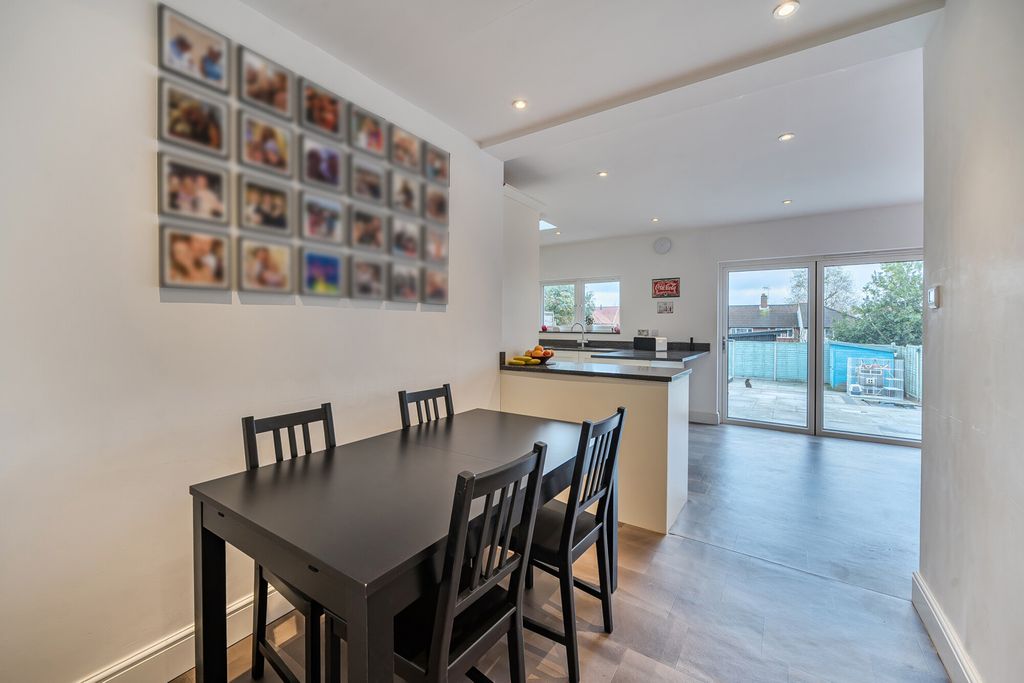 Property photo 2 of 20 Reception