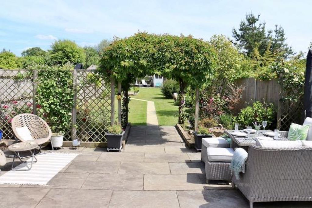 Property photo 2 of 17