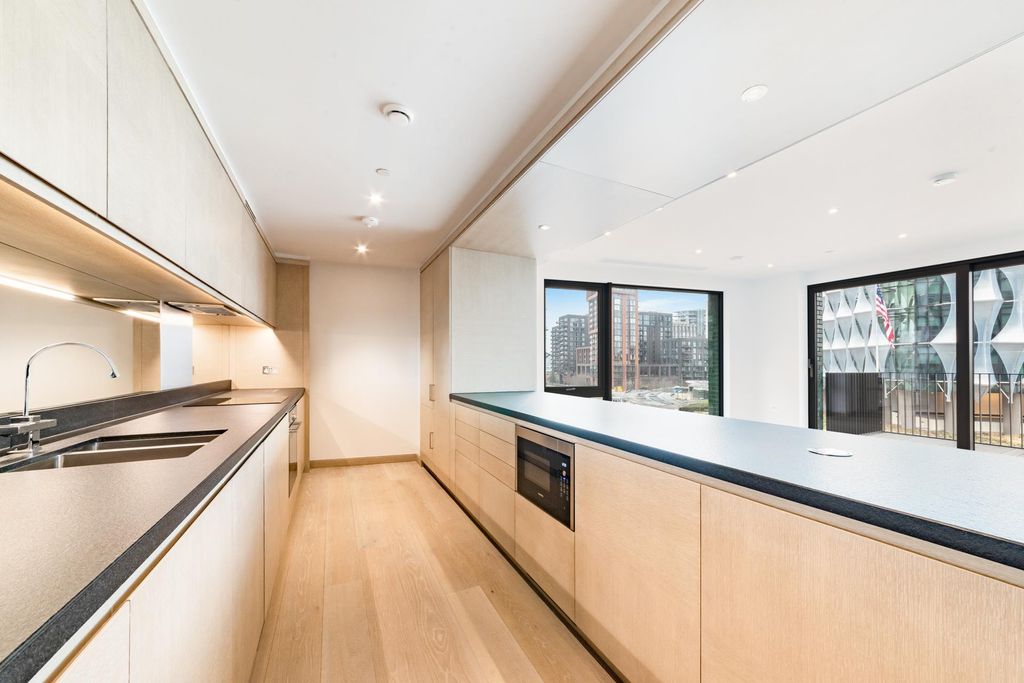 Property photo 2 of 25