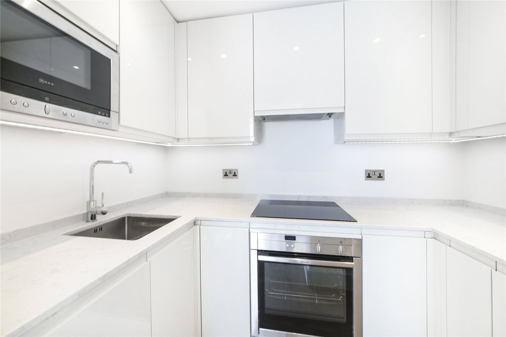 Property photo 3 of 9 Kitchen
