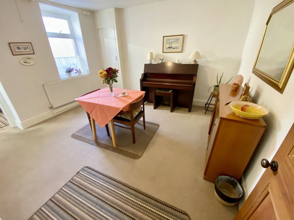 Property photo 2 of 9 Lounge