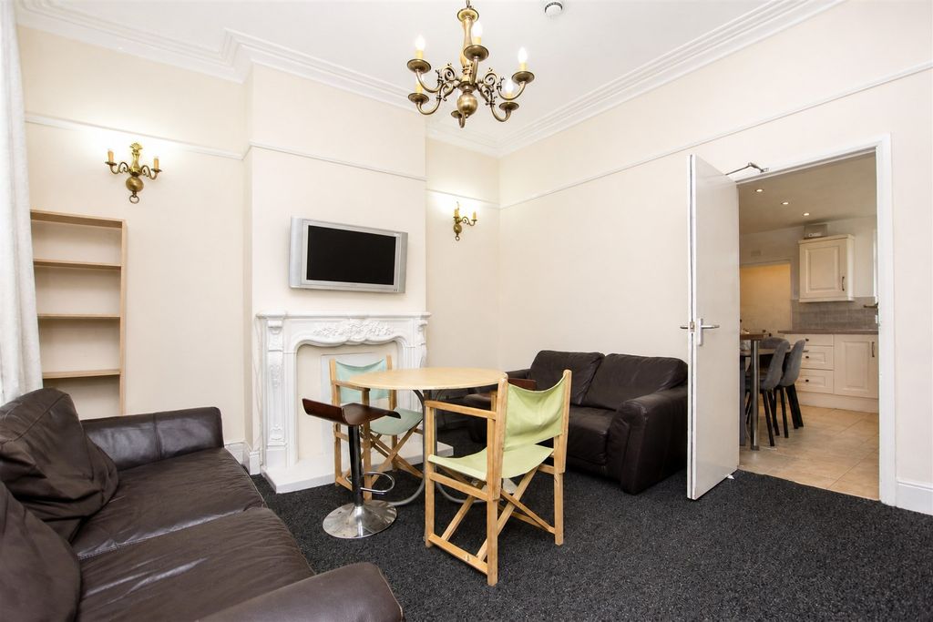 Property photo 1 of 16 Approach