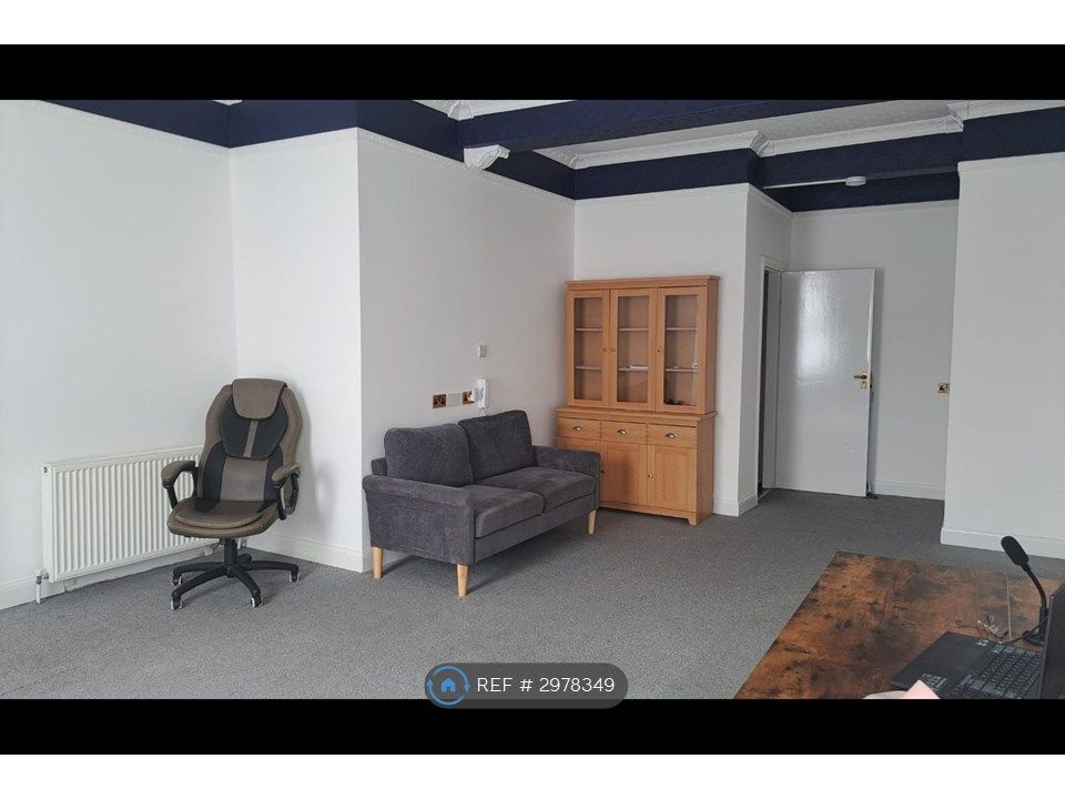 Property photo 2 of 12 Lounge