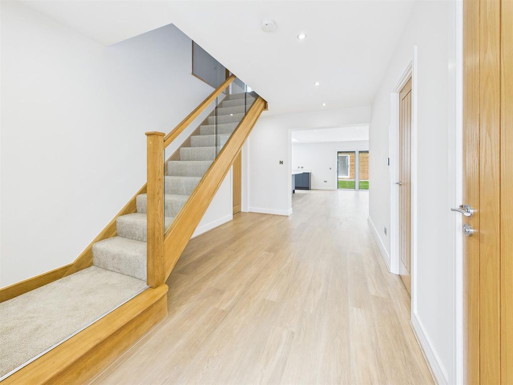 Property photo 3 of 31