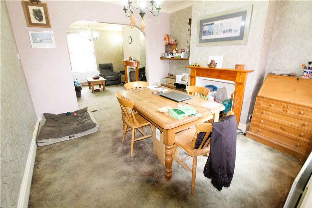 Property photo 3 of 11 Dining Room
