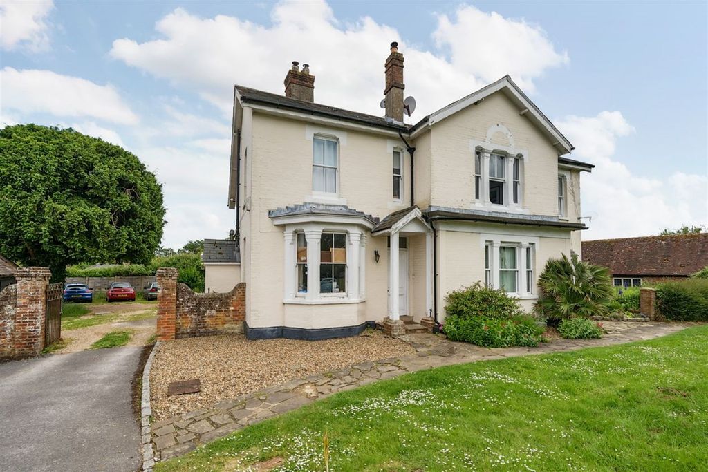 Property photo 1 of 13 (Main)