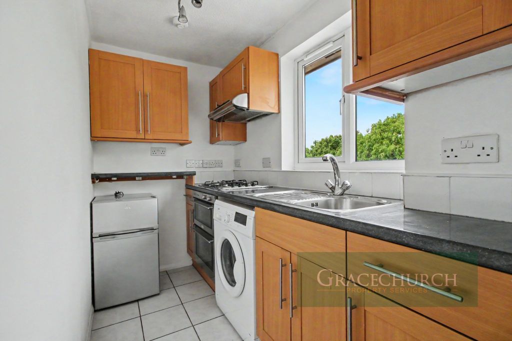 Property photo 3 of 8 Kitchen