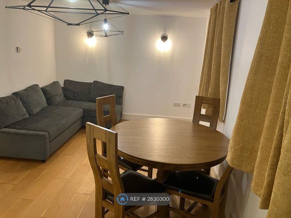 Property photo 3 of 8 Lounge