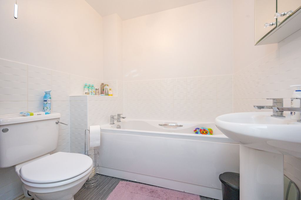 Additional image 10 of 2 bed flat for saleIronwood Avenue, Desborough, Kettering NN14