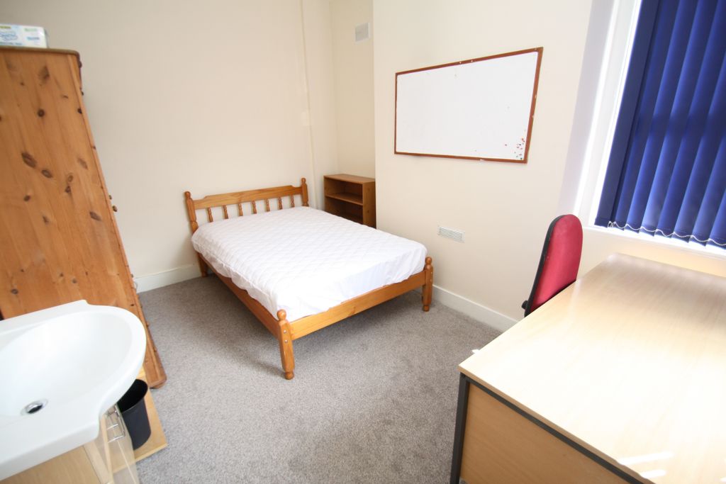 Property photo 3 of 10 Bedroom 2