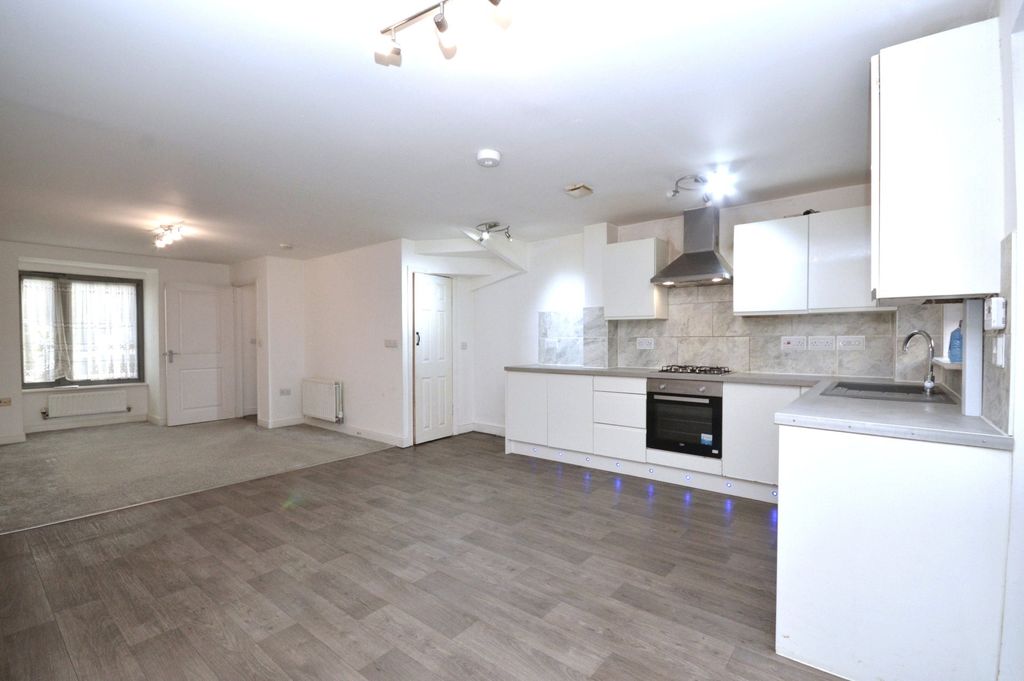 Property photo 2 of 14 Picture No. 12