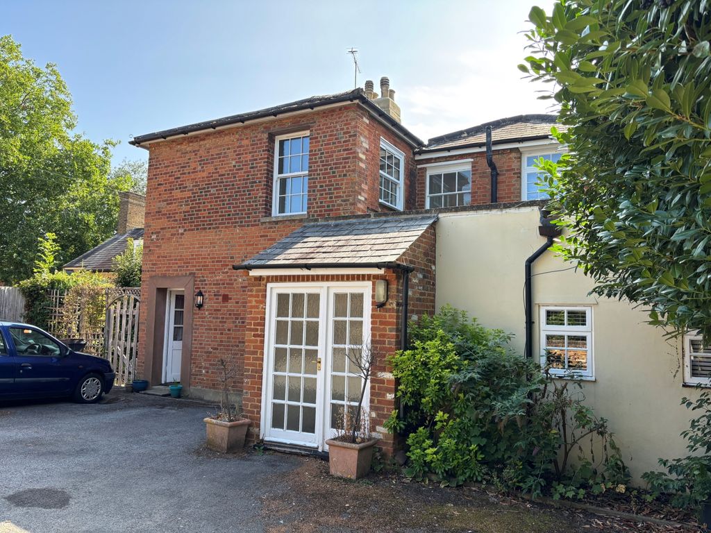 Property photo 1 of 10 Front