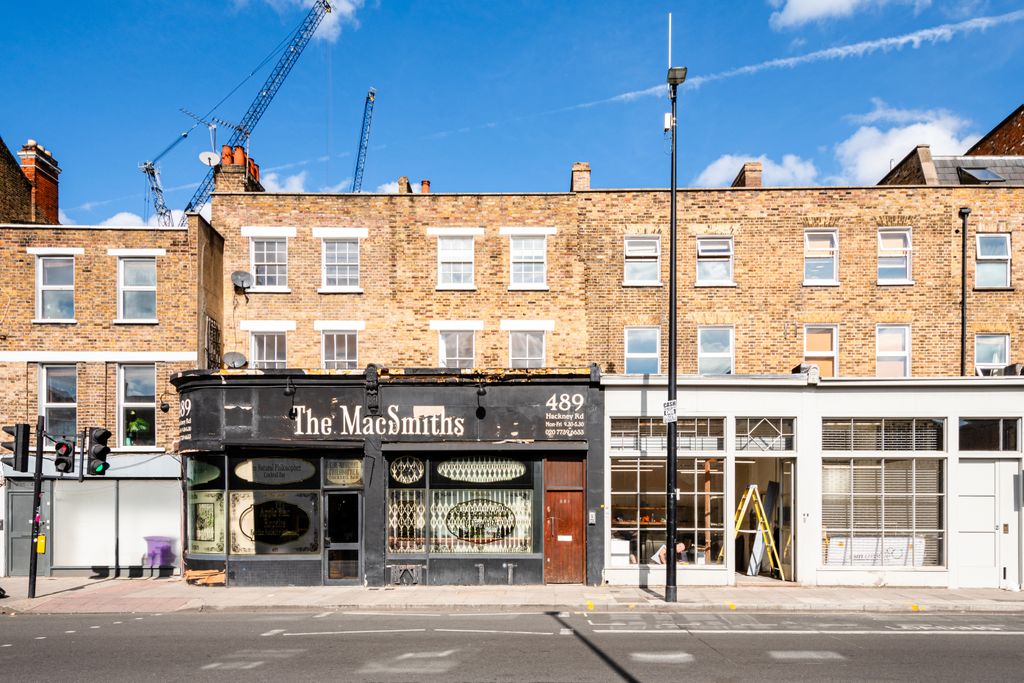 Property photo 1 of 15 Hackney Rd 491 F1 - 1