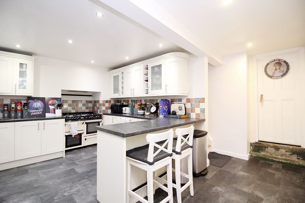 Property photo 3 of 20 Kitchen/Breakfast Room