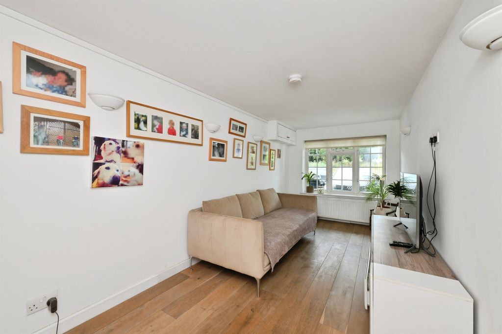 Property photo 3 of 23