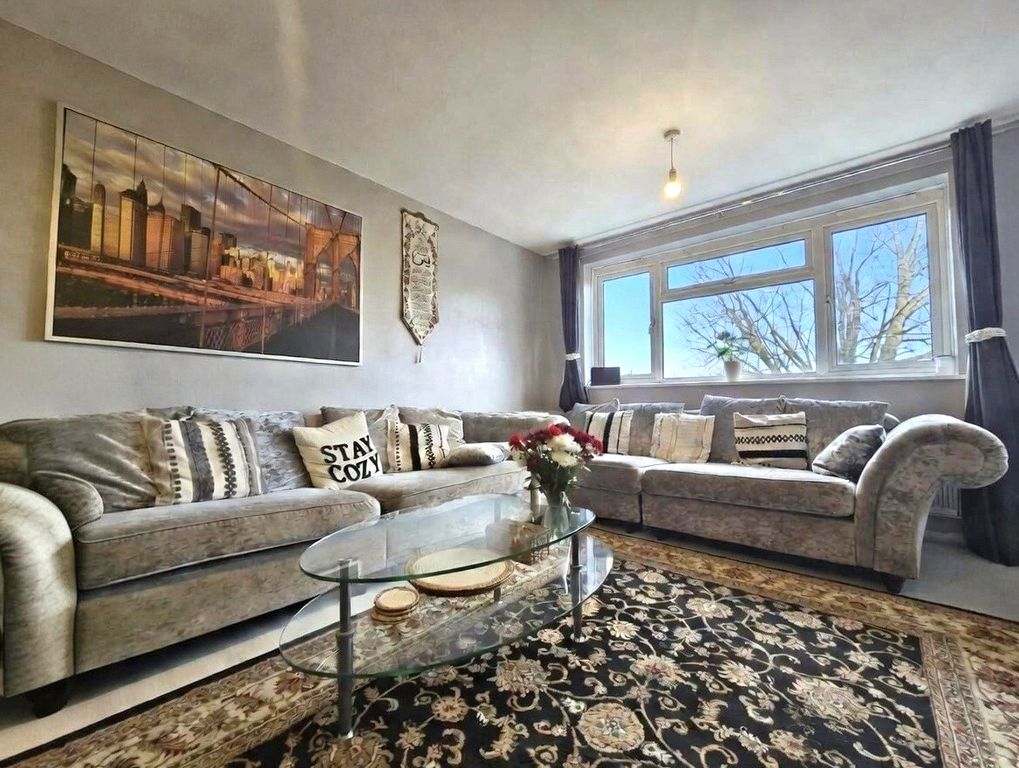 Property photo 2 of 7 Lounge