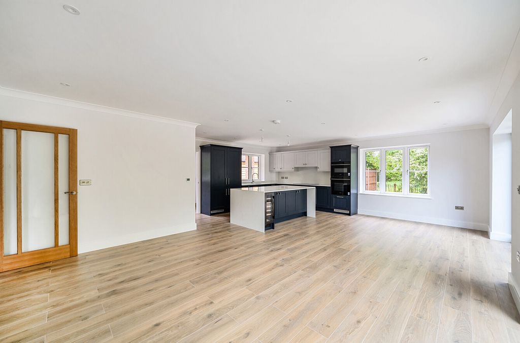 Property photo 3 of 33 37-681A40cc61056-...