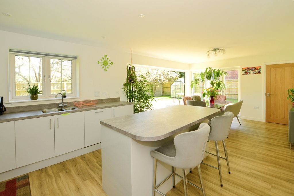 Property photo 3 of 17 Kitchen