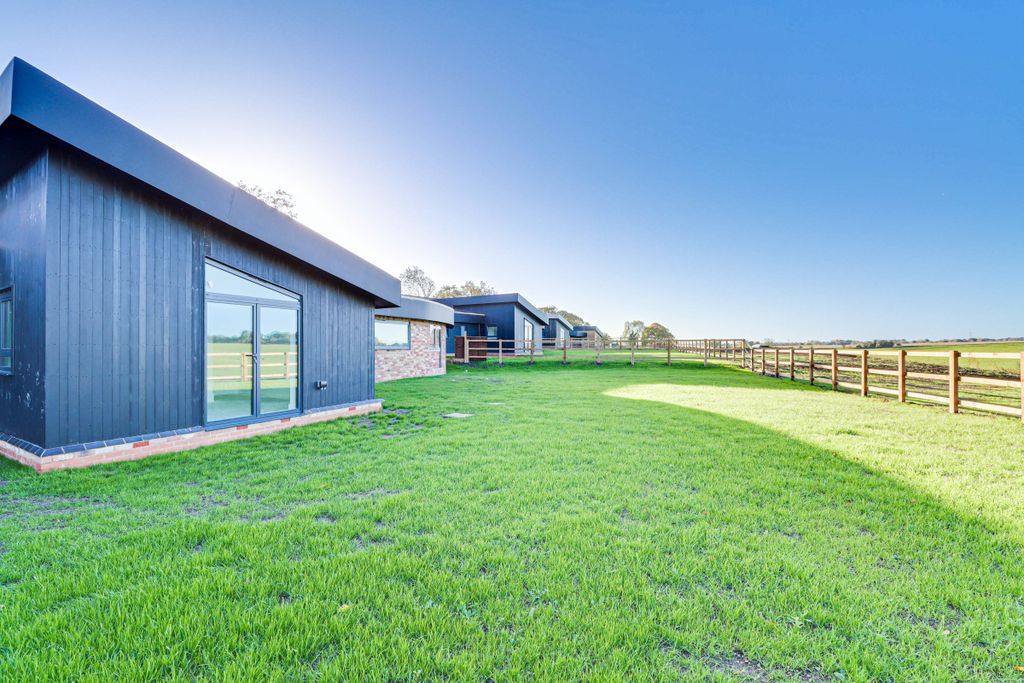 Property photo 1 of 15 Img2866Img2868