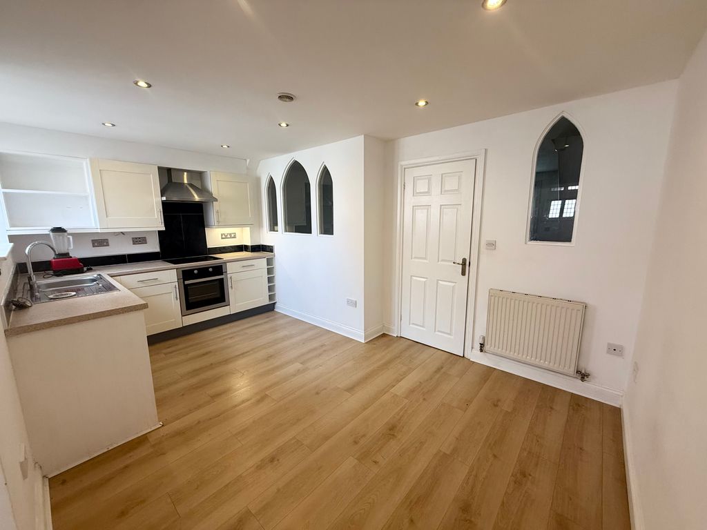 Property photo 2 of 12 Kitchen