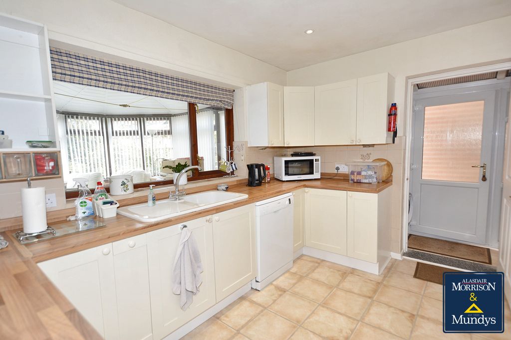 Property photo 2 of 16 Kitchen.