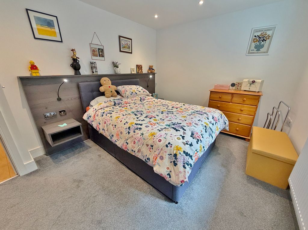 Additional image 10 of 2 bed flat for saleWykeham Place, Fareham PO16