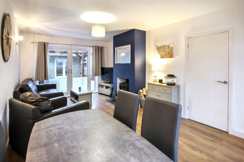 Property photo 3 of 28