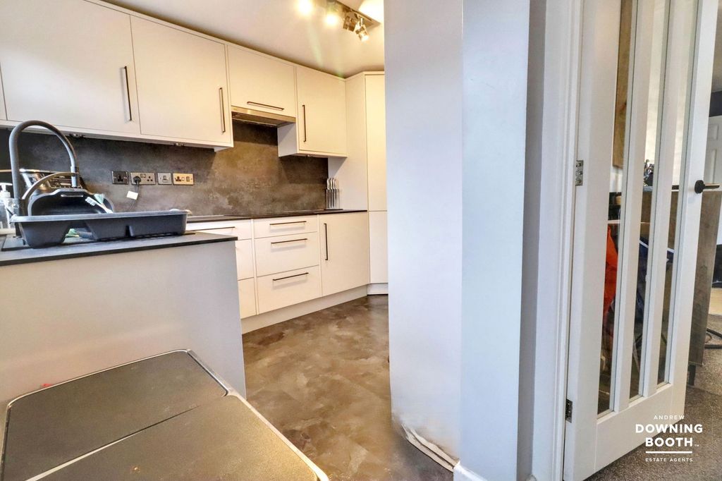 Property photo 2 of 28