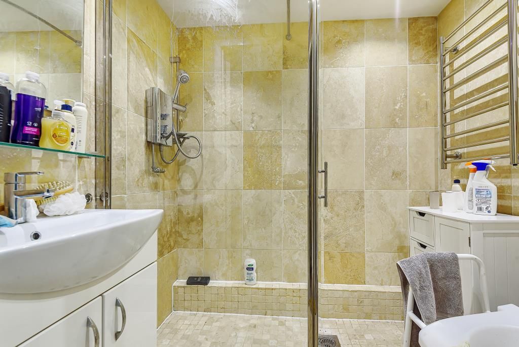 Property photo 3 of 10 Bathroom
