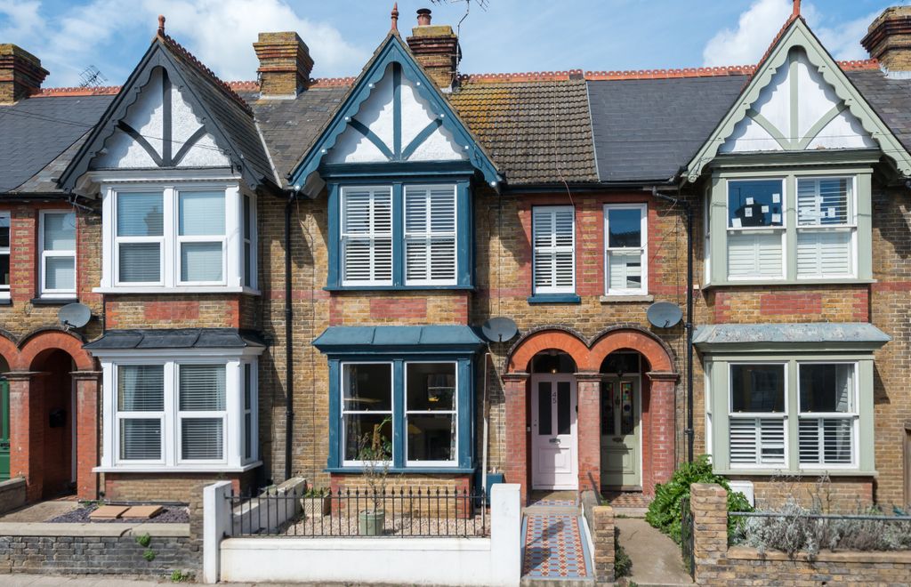 Property photo 1 of 14 Front