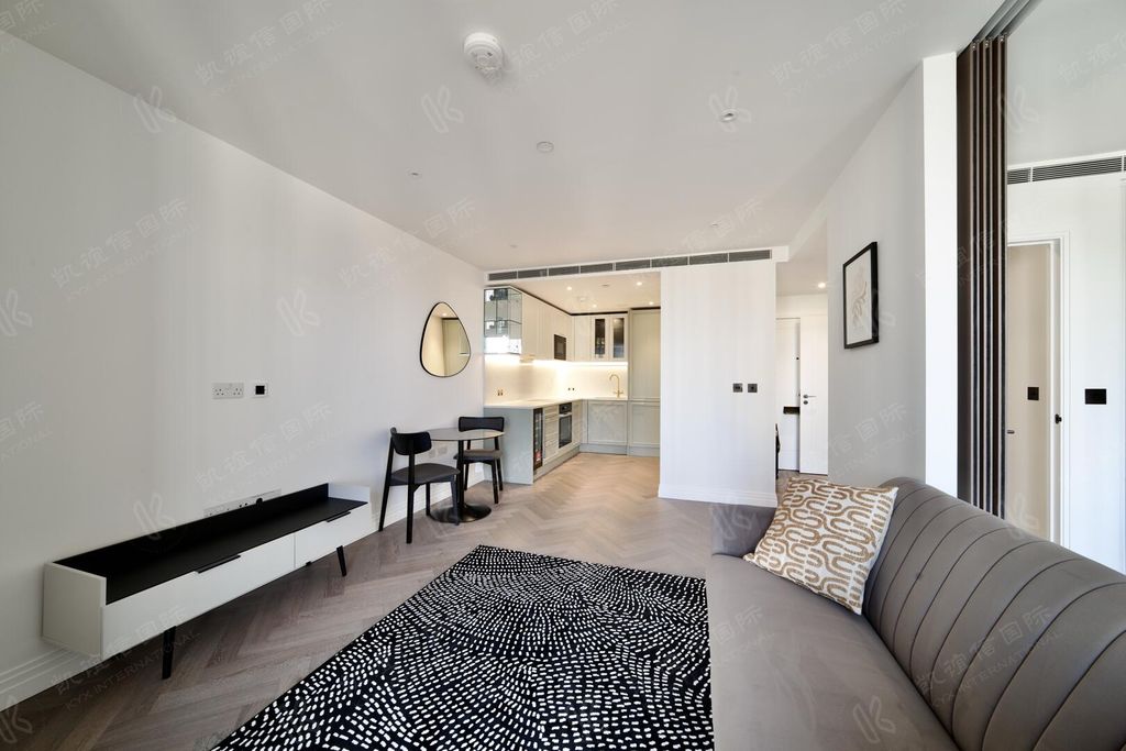 Property photo 3 of 11 Living Room