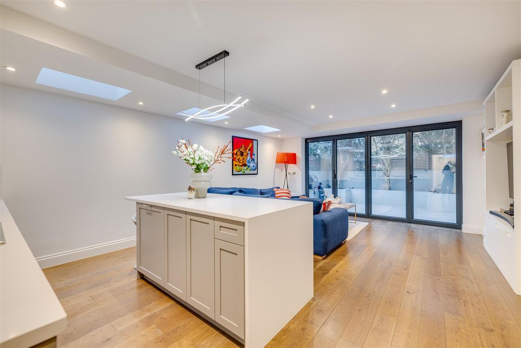 Property photo 2 of 12 Kilkie Street 24-3.Jpg