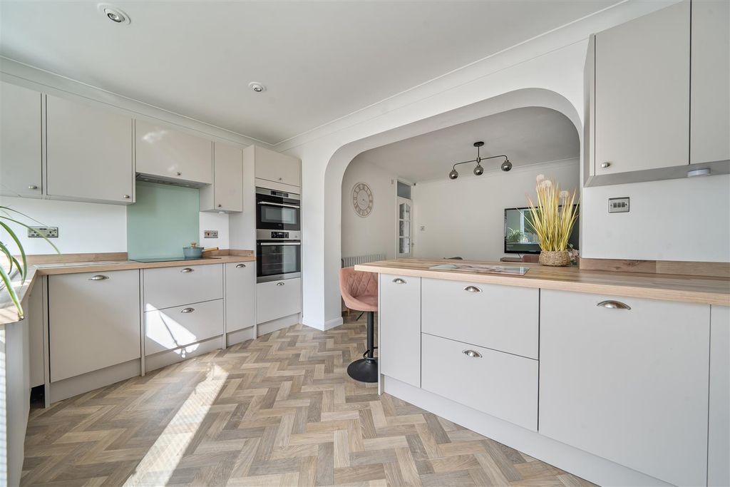 Property photo 3 of 27 1349506-17-68c1A9d09792A.Jpg