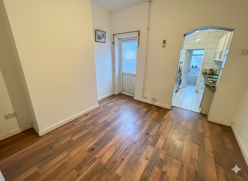 Property photo 3 of 7 4842244