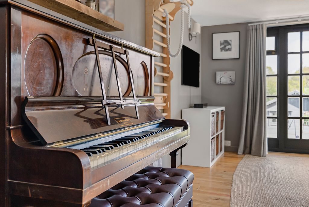 Property photo 3 of 17 Kitchen/Family Room