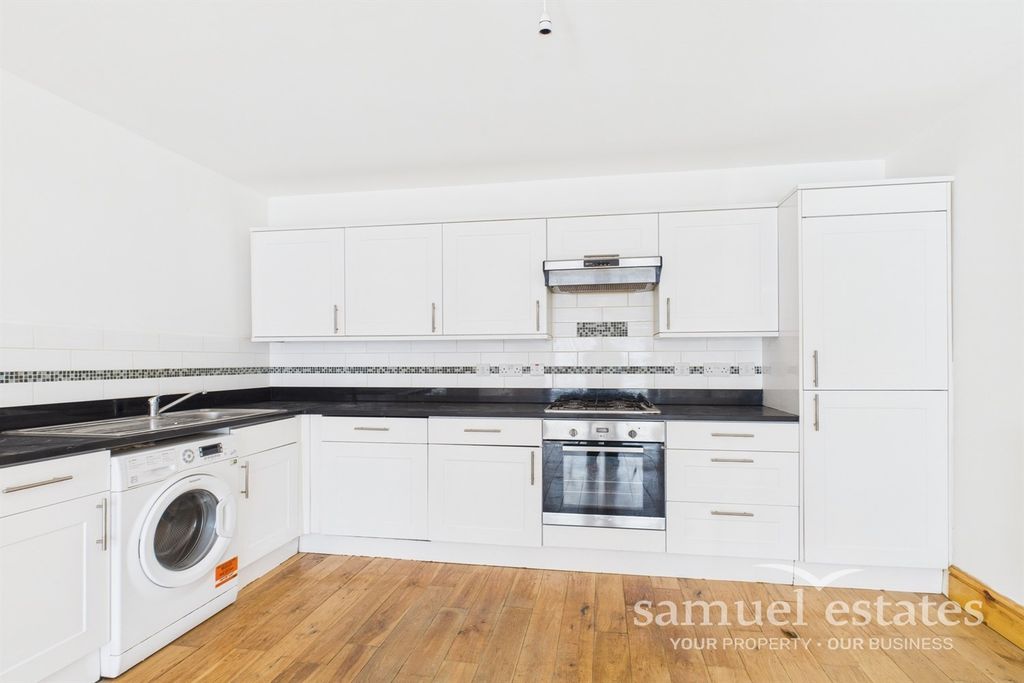 Property photo 2 of 7 Kitchen