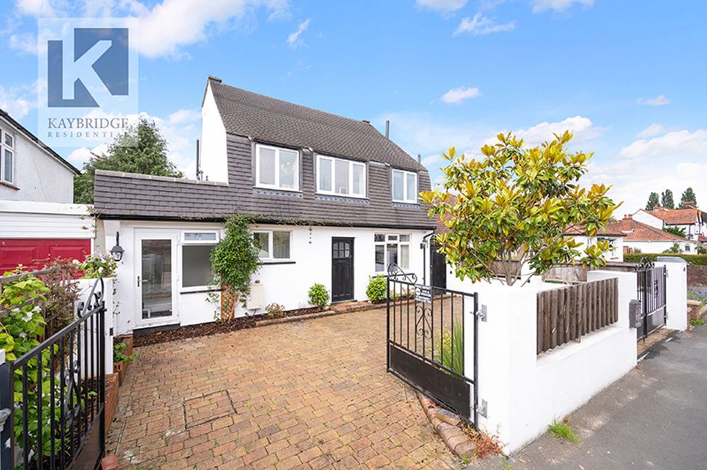 Property photo 2 of 20 West Gardens, Epsom