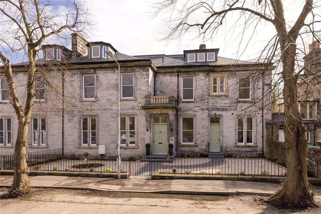 Property photo 2 of 44 5 Comley Park