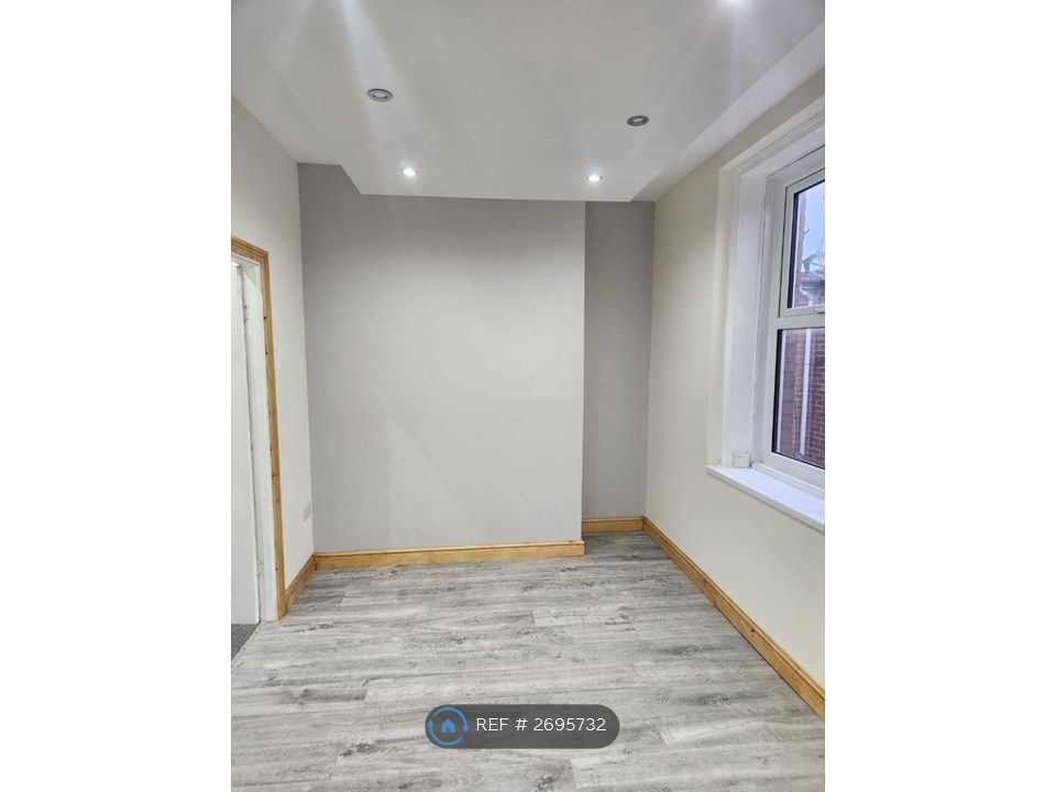 Property photo 2 of 8 Living Room