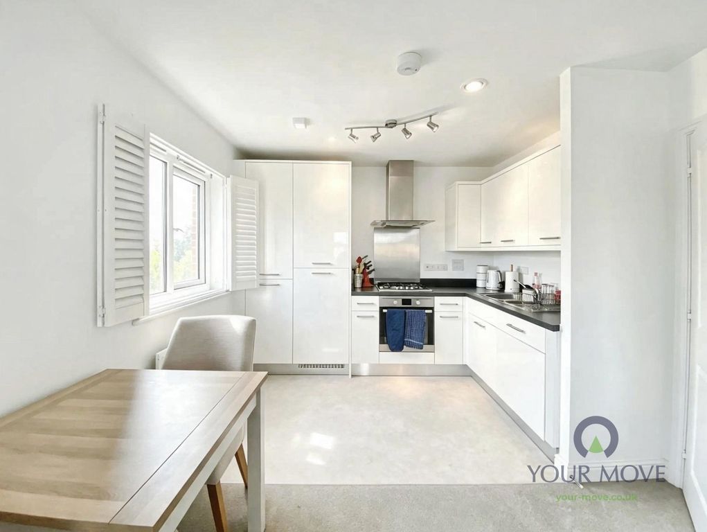 Property photo 3 of 12 Kitchen