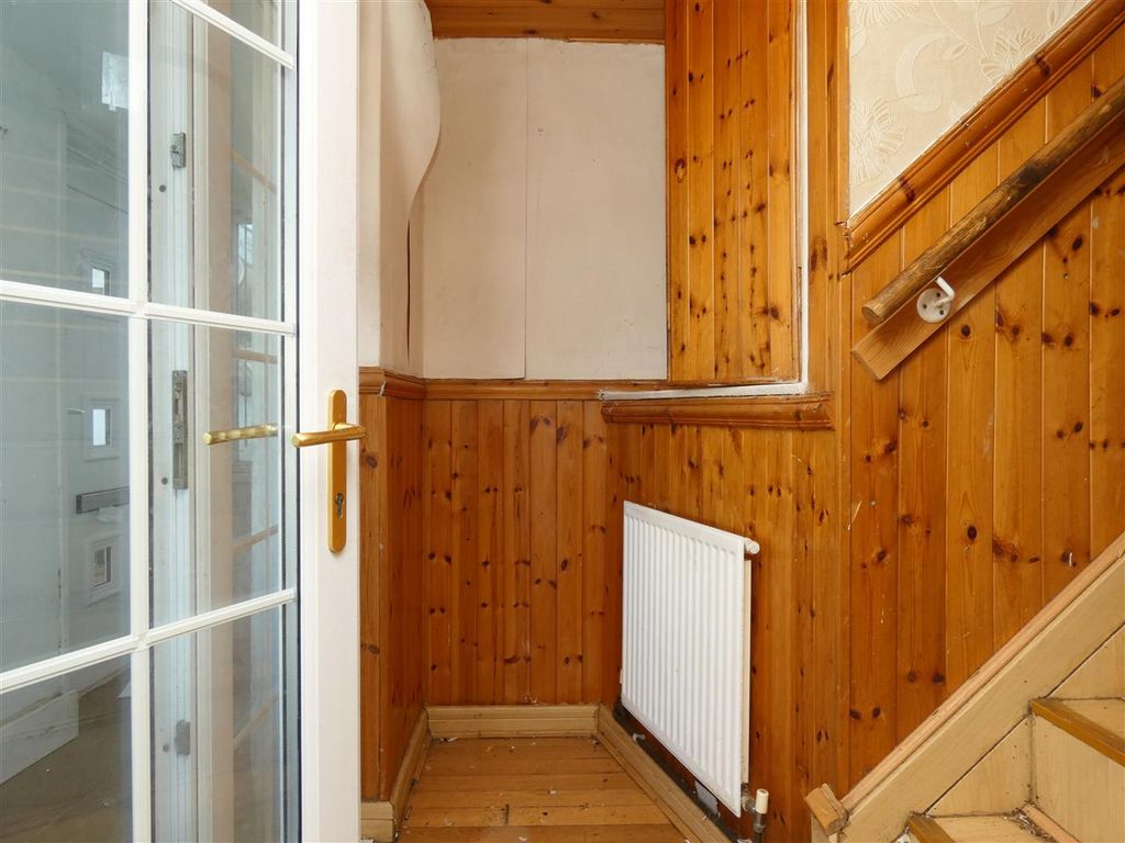 Property photo 3 of 14 Hall