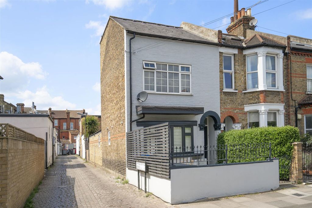 Property photo 1 of 7 Hamilton Road Sw19 External