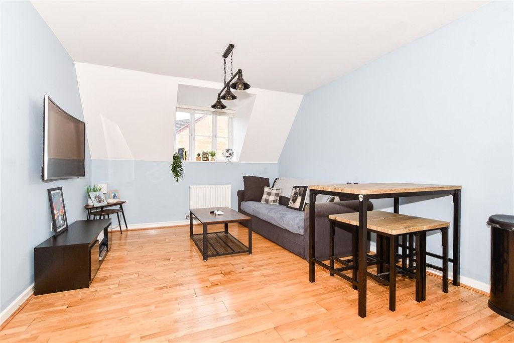 Property photo 3 of 7 Kitchen/Lounge