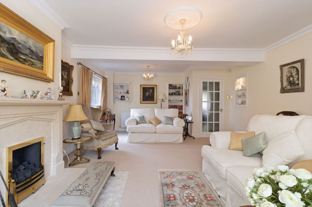 Property photo 2 of 21