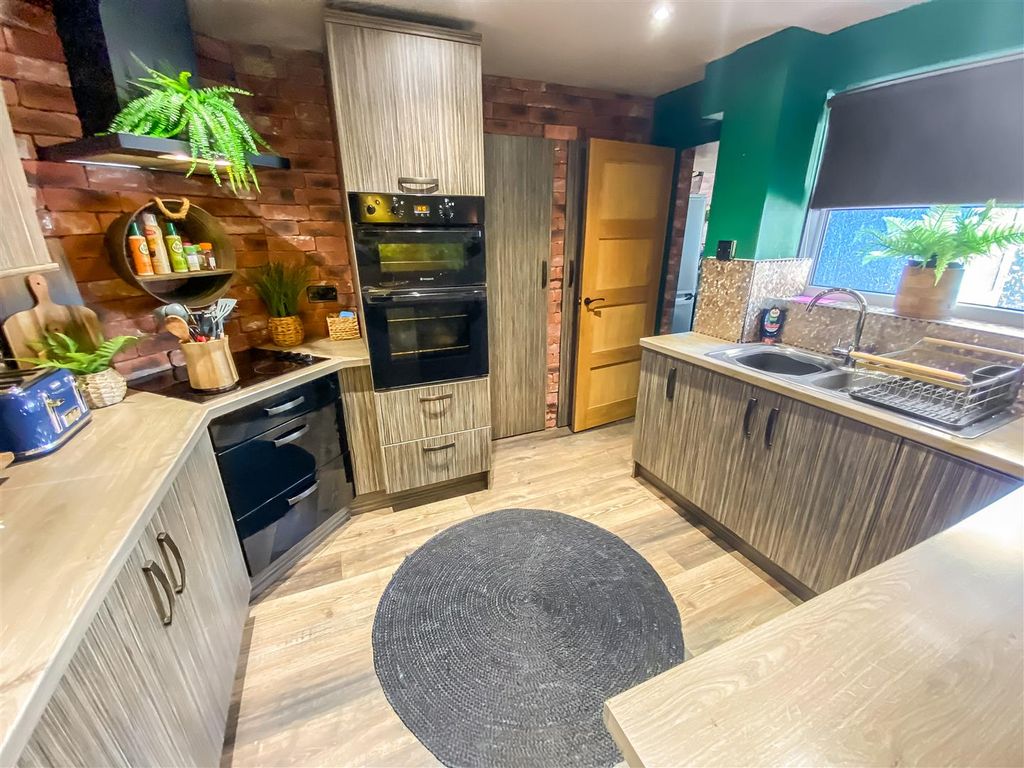 Property photo 2 of 14 Kitchen.Jpg
