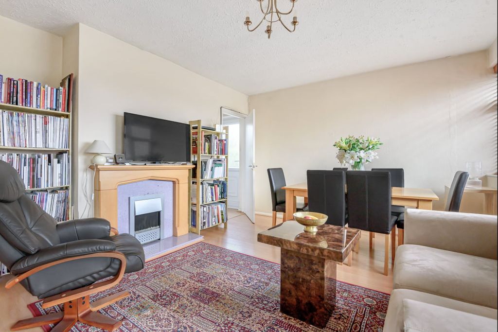 Property photo 2 of 8