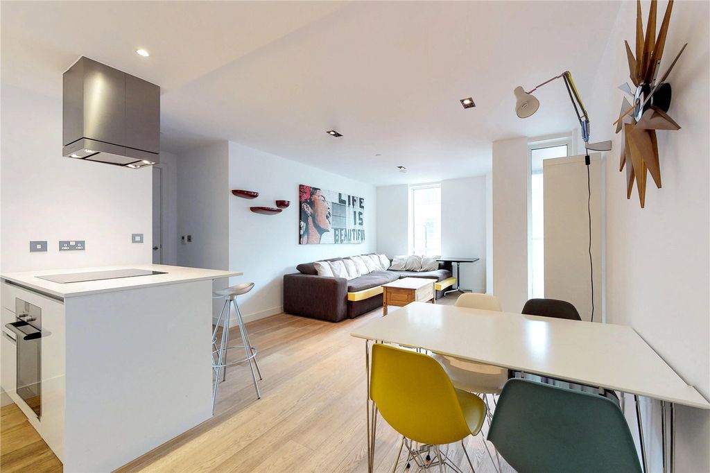 Property photo 3 of 15 Kitchen/ Reception